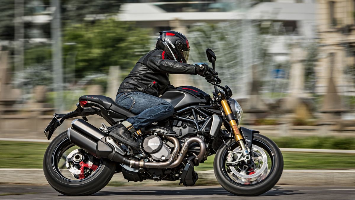 Ducati Monster 1200 S