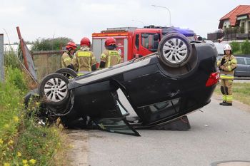 Mniej ofiar śmiertelnych, więcej wypadków. Podsumowanie policji
