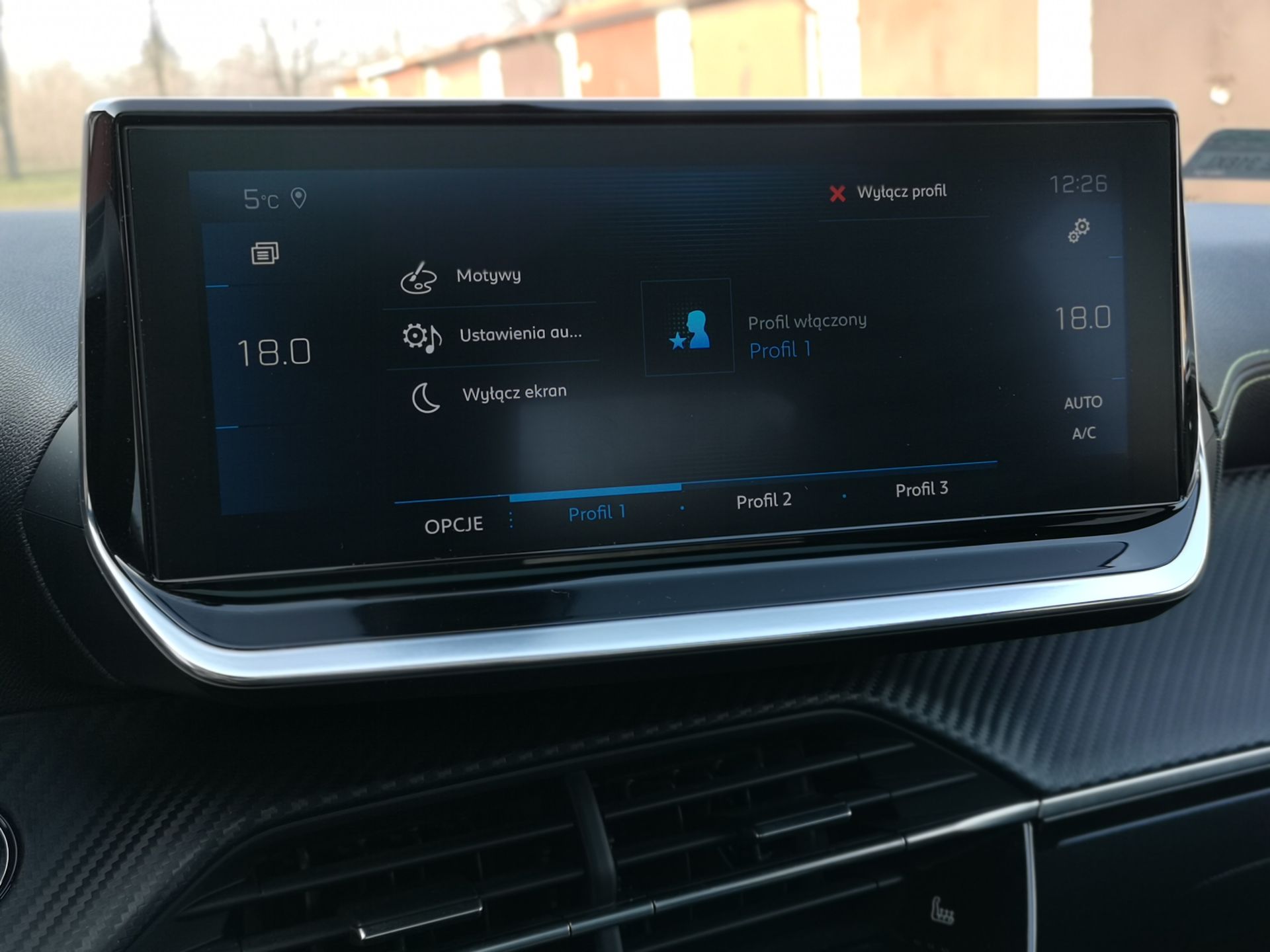 Peugeot 208 GT Line: wirtualne zegary 3D oraz obsługa systemu 23