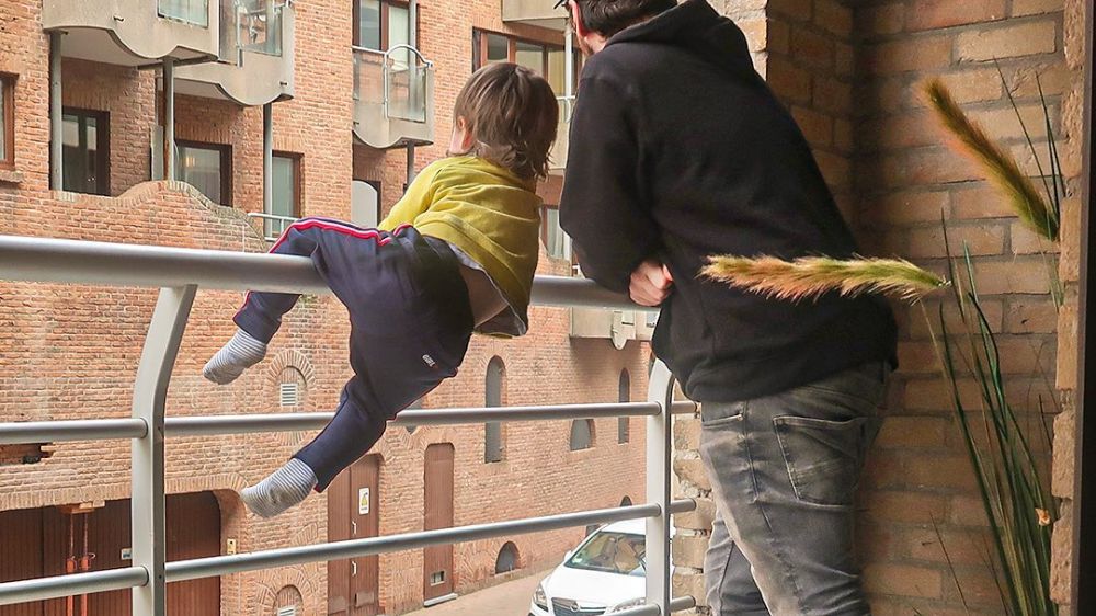 Kenny Deuss publikuje zabawne fotomontaże ze swoją córką