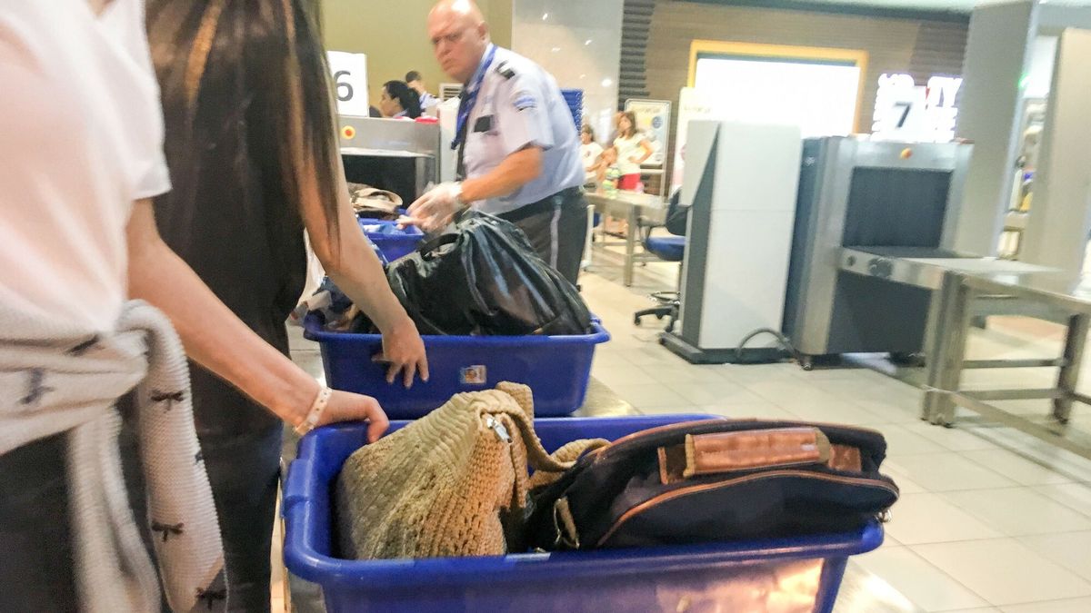 Reporter baza 2020-06-d
26.07.2019 Warszawa. Lotnisko Fryderyka Chopina (Okecie).  Odprawa celna, przechodzenie przez bramki, sprawdzanie bagazy przez sluzby celne. Fot. Piotr Kamionka/REPORTER
Piotr Kamionka/REPORTER