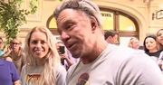 Mickey Rourke chwali się... KOSZULKĄ Z PUTINEM!