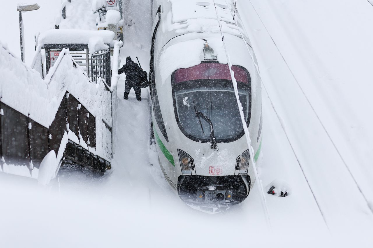 Snow chaos in Bavaria: Munich cut off from the World