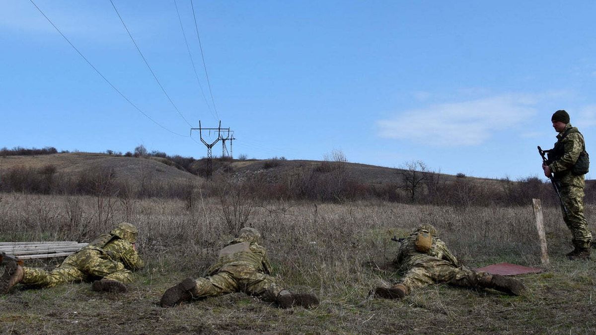 DONBASS, UKRAINE - APRIL 15: (----EDITORIAL USE ONLY â MANDATORY CREDIT - "ARMED FORCES OF UKRAINE / HANDOUT" - NO MARKETING NO ADVERTISING CAMPAIGNS - DISTRIBUTED AS A SERVICE TO CLIENTS----) The "Eastern" tactical and operation group of the Ukrainian army conduct a drill while military activity continues in the Donbas region, Ukraine on April 15, 2021. (Photo by Armed Forces of Ukraine / Handout/Anadolu Agency via Getty Images)