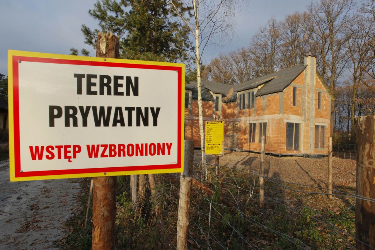 Właściciele działek odetchną? Rząd daje im więcej czasu. Zmiana w kluczowej reformie