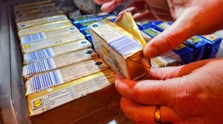 Kupujesz masło w Lidlu, Biedronce lub Dino? To napisano drobnym drukiem