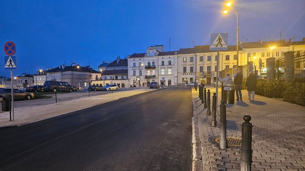 Asfalt zastąpił kostkę na ul. Bajkowskiego
