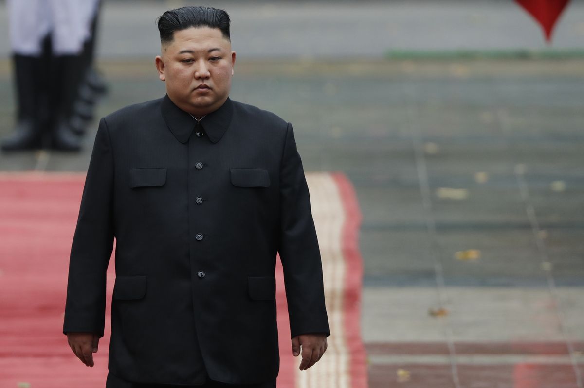 Tak Kim pomaga Rosji. "Potajemnie dostarcza broń Putinowi". Na zdjęciu przywódca Korei Północnej Kim Dzong Un