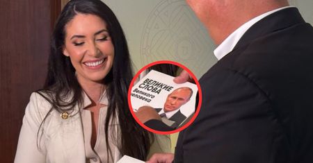 Rosjanin wręczył Amerykance czekoladki. Zobaczcie, kto był na pudełku