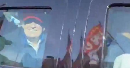 Tłum oszalał. Trump pojawił się na proteście wyborczym