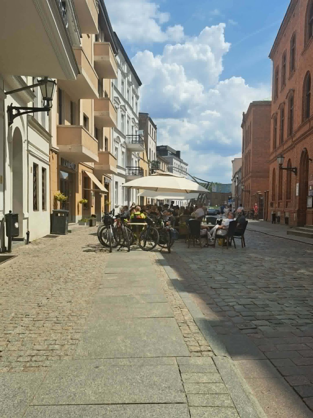 W upalny dzień było sporo chętnych na lody 