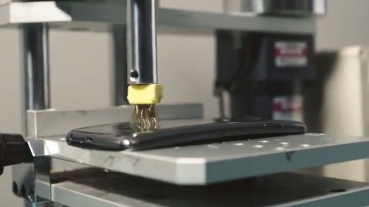 LG G Flex na kolejnych filmach. Zobacz samoregenerującą się obudowę w akcji [wideo] 1