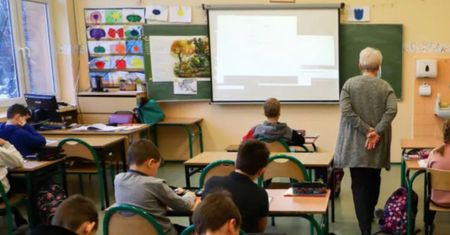 Niskie pensje nauczycieli już mają konsekwencje? "Rodzą patologie"