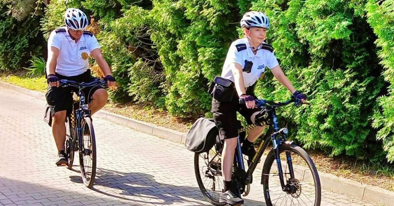 Straż Miejska w Kielcach na dwóch kółkach. Kieleccy funkcjonariusze patrolują na rowerach. Dotrą tam, gdzie nie może auto