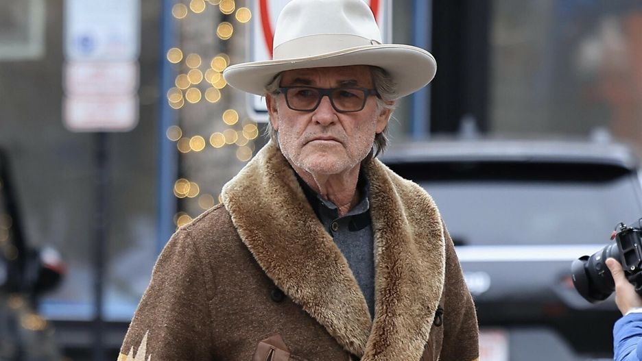 Kurt Russell w ko?uchu w AspenAspen, CO  - Kurt Russell was seen at Kemo Sabe, embracing a rugged look in a Southwestern-style wool coat with plush fur trim. He paired the striking piece with slim-fit jeans, hiking sneakers, and a wide-brim fedora, exuding classic Western charm.

Pictured: Kurt Russell

BACKGRID USA 23 DECEMBER 2024 

USA: +1 310 798 9111 / usasales@backgrid.com

UK: +44 208 344 2007 / uksales@backgrid.com

*UK Clients - Pictures Containing Children
Please Pixelate Face Prior To Publication*RAAK, EVGA
