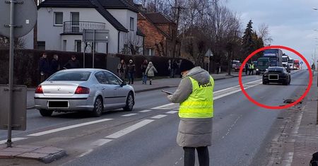 Porsche przejechało mężczyznę. 39-latek nie żyje