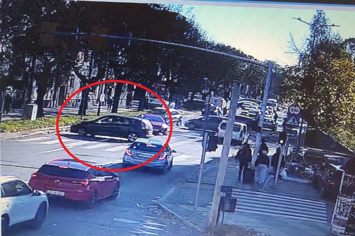 Kobieta upadła na drogę. Bulwersujące zachowanie kierowców