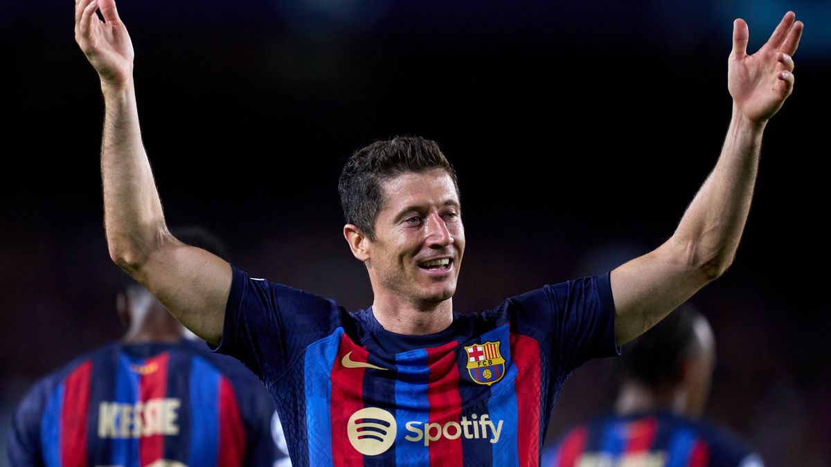 BARCELONA, SPAIN - SEPTEMBER 07: Robert Lewandowski of FC Barcelona celebrates after scoring their team's fourth goal and their hat-trick during the UEFA Champions League group C match between FC Barcelona and Viktoria Plzen at Spotify Camp Nou on September 07, 2022 in Barcelona, Spain. (Photo by Alex Caparros/Getty Images)