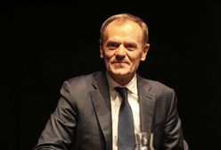 Donald Tusk spotkał się z Martą Lempart. Były premier otrzymał od niej prezent