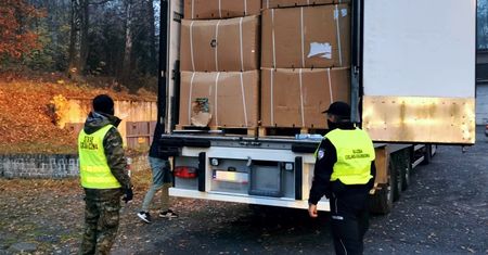 Kłodzko. Chłodnia miała być pełna kapusty. W zamian upchnięto do niej 14 ton nielegalnego suszu tytoniowego