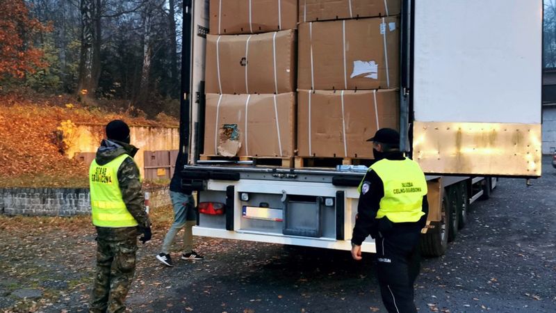 Kłodzko. Chłodnia miała być pełna kapusty. W zamian upchnięto do niej 14 ton nielegalnego suszu tytoniowego
