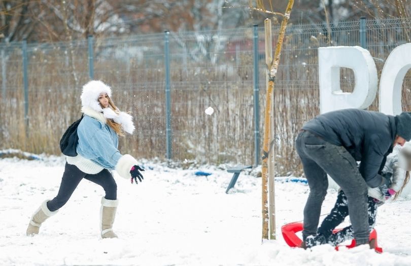 Trybson i Eliza szaleją z córkami w śniegu