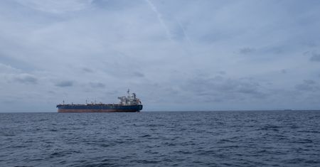 Uszkodzony statek z ładunkiem wybuchowym nie wpłynął na Bałtyk