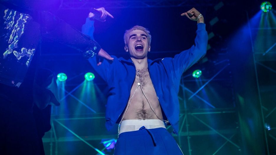 Koncert Maty na warszawskim Bemowie
October 2, 2021 - Warsaw's Bemowo airport. Concert of Mata (Micha? Matczak), 19-year-old Polish rapper.    Only a few musicians have the chance to play on the runway of Warsaw's Bemowo airport. Metallica has already done it. So did Michael Jackson. The latest person to receive this honor is Mata.
Anna Liminowicz/Redux