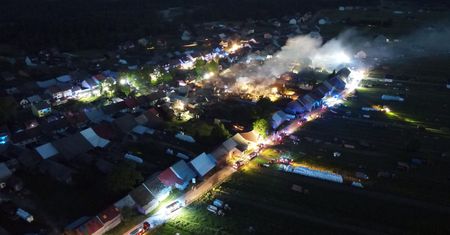 Pożar we wsi Nowa Biała. Premier: Zrobiliśmy wszystko, aby rodziny miały dach nad głową