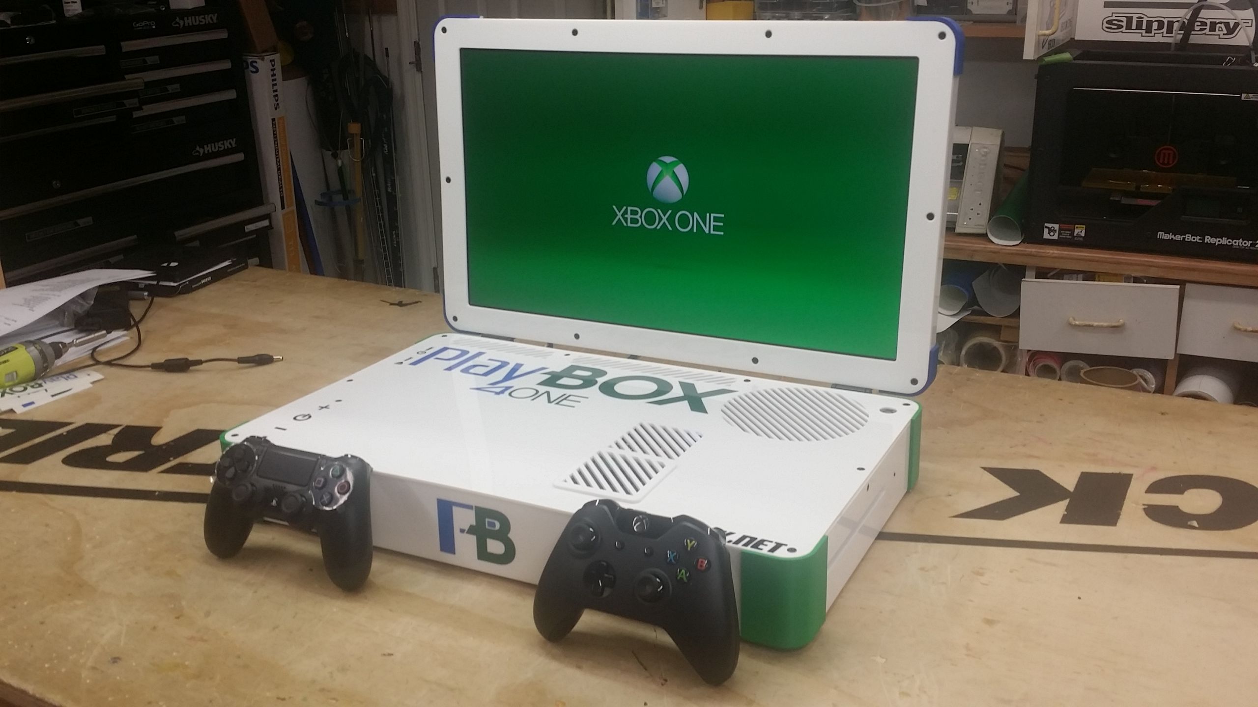 Killzone czy Halo? Nie musisz wybierać: PlayBox to laptop z PlayStation 4 i Xbox One! 2