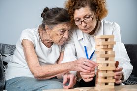 Demencja starcza – objawy, etapy i leczenie