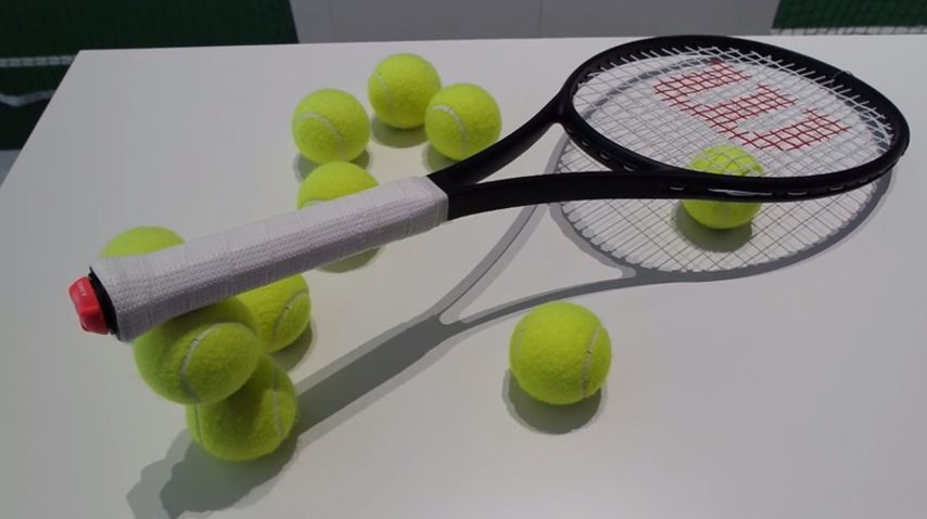Inteligentna nakładka na rakietę tenisową Sony