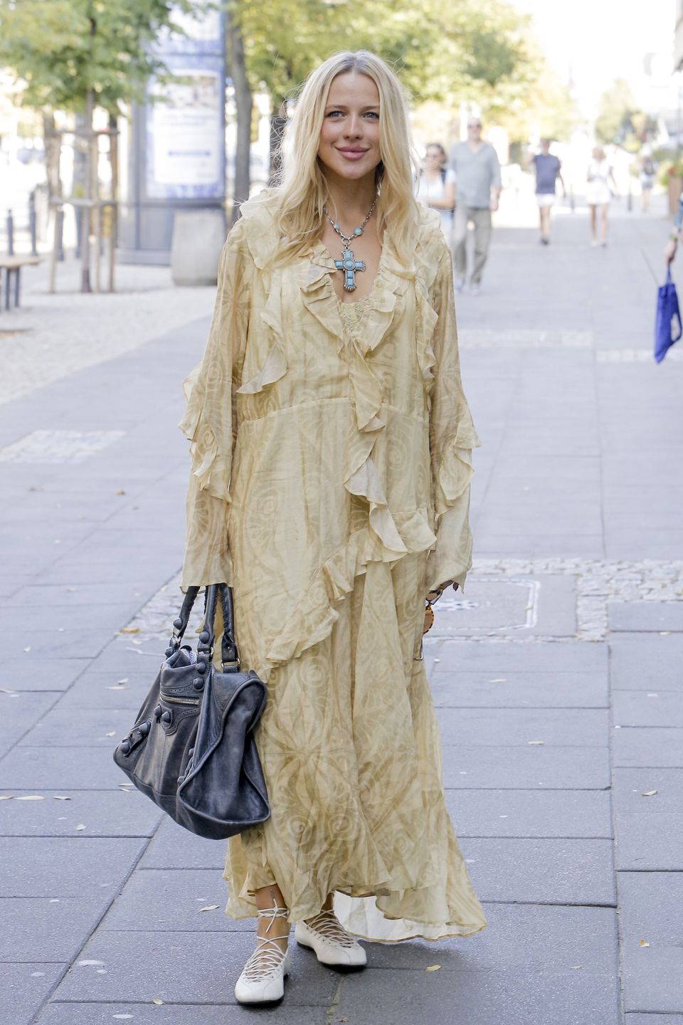 Sukienki maxi z falbankami to charakterystyczny element boho