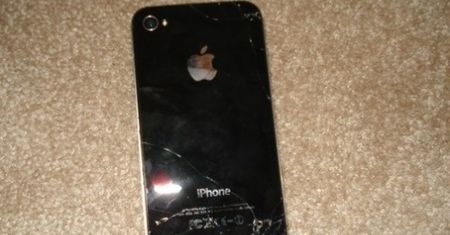 Tak wygląda iPhone 4 upuszczony z wysokości 30 cm
