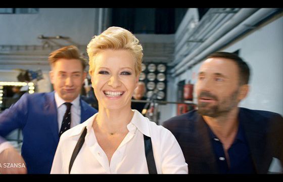 Gwiazdy TVN robią sobie selfie w spocie reklamującym jesienną ofertę stacji (wideo)