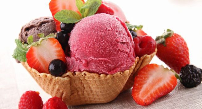 Lody kojarzą się Polakom z latem i wakacjami. Ulubiony smak - śmietankowy