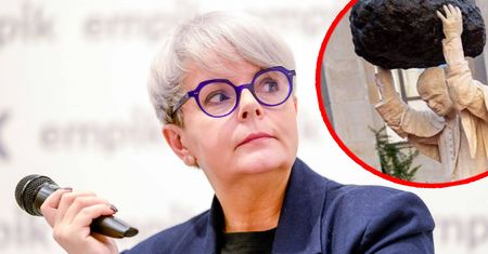Karolina Korwin Piotrowska pokazuje memy z pomnikiem Jana Pawła II. "Zaczęło się"