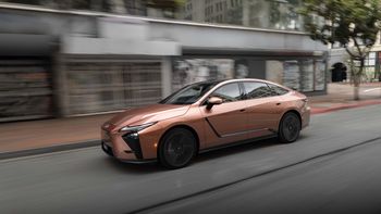 Japońska równowaga detalu i minimalizmu: Lexus ES pokazał swoją interpretację premium