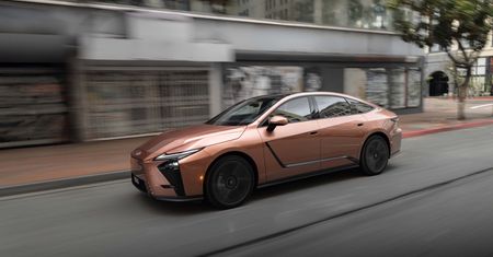 Japońska równowaga detalu i minimalizmu: Lexus ES pokazał swoją interpretację premium