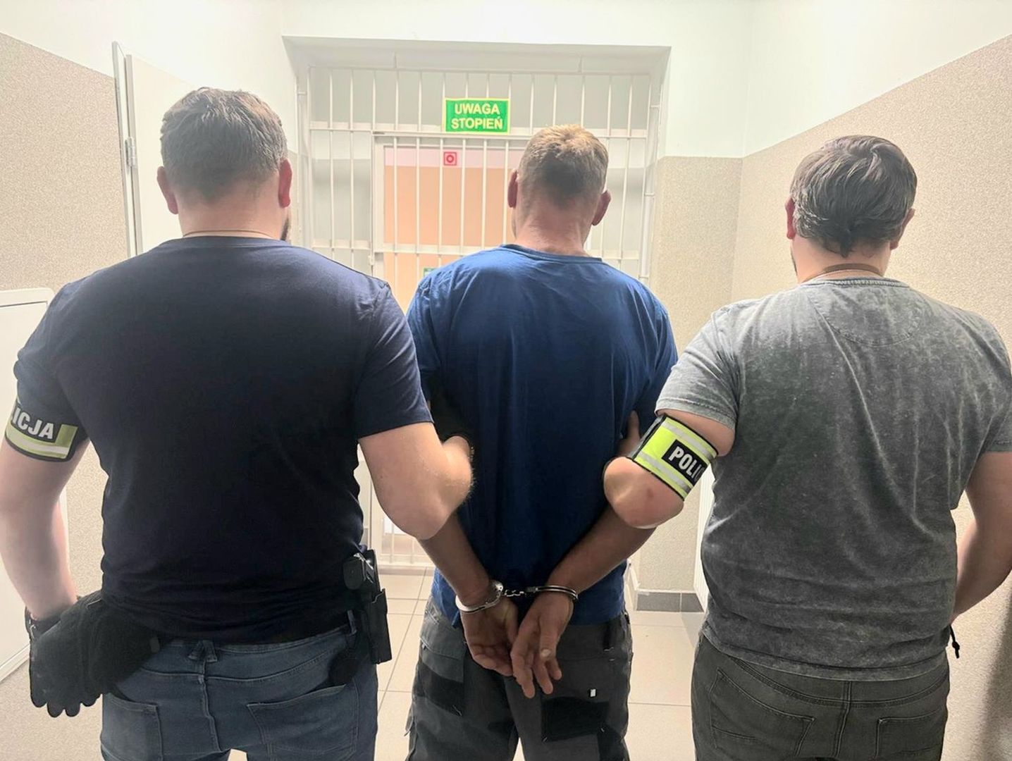 Podlaskie: Znalazła narkotyki w kieszeniach syna. Wezwała policję