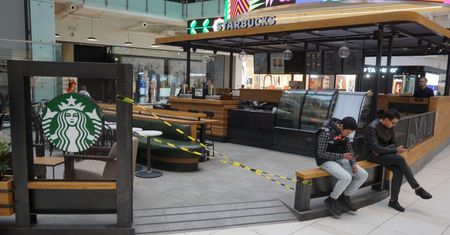 Starbucks po 15 latach na dobre wycofuje się z Rosji