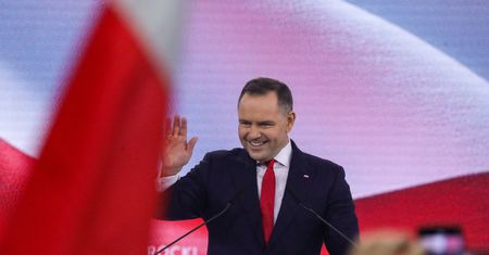 Nawrocki zatrudniał swoich przyjaciół? Tak się tłumaczy