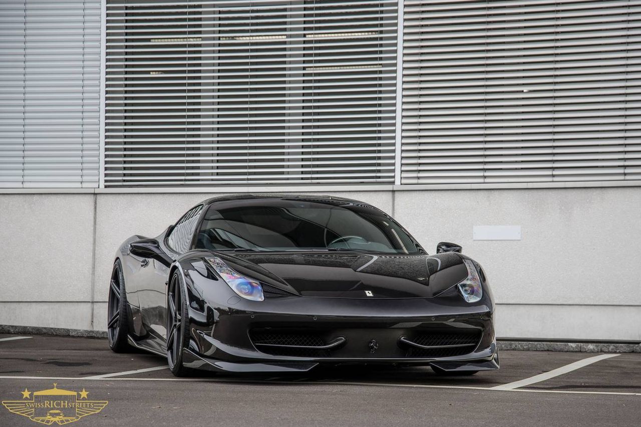 Mroczne Ferrari 458 Italia