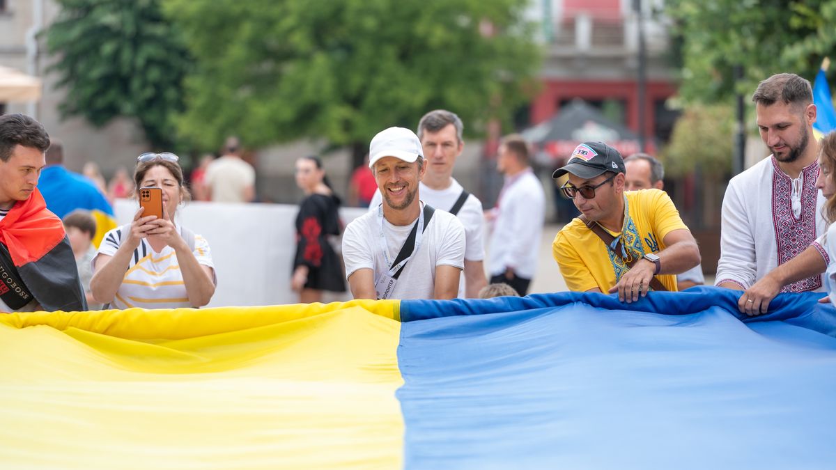 CETINJE, MONTENEGRO - AUGUST 24: Crowds march through the city streets carrying a 34-meter-long Ukrainian flag during a commemorative event on the occasion of Ukraine's 34th Independence Day in Cetinje, Montenegro, on August 24, 2025. The event was organized by the Ukrainian Union in Montenegro in cooperation with the Embassy of Ukraine in Podgorica. (Photo by Rusmin Radic/Anadolu via Getty Images)