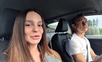 Paulina i Jakub Rzeźniczakowie robią zakupy online podczas... jazdy samochodem. Internauci w szoku: "Skrajna nieodpowiedzialność"