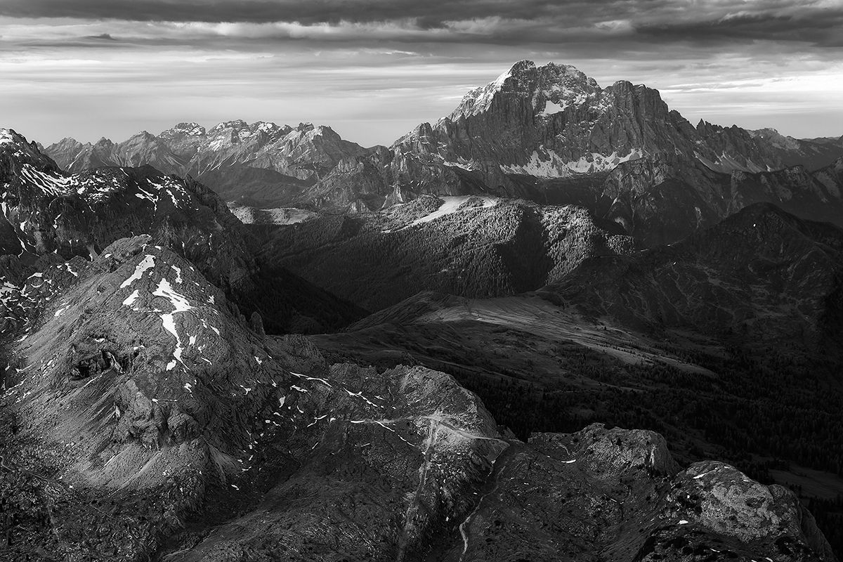 Monumentalne czarno-białe Dolomity na zdjęciach Przemysława Kruka 7