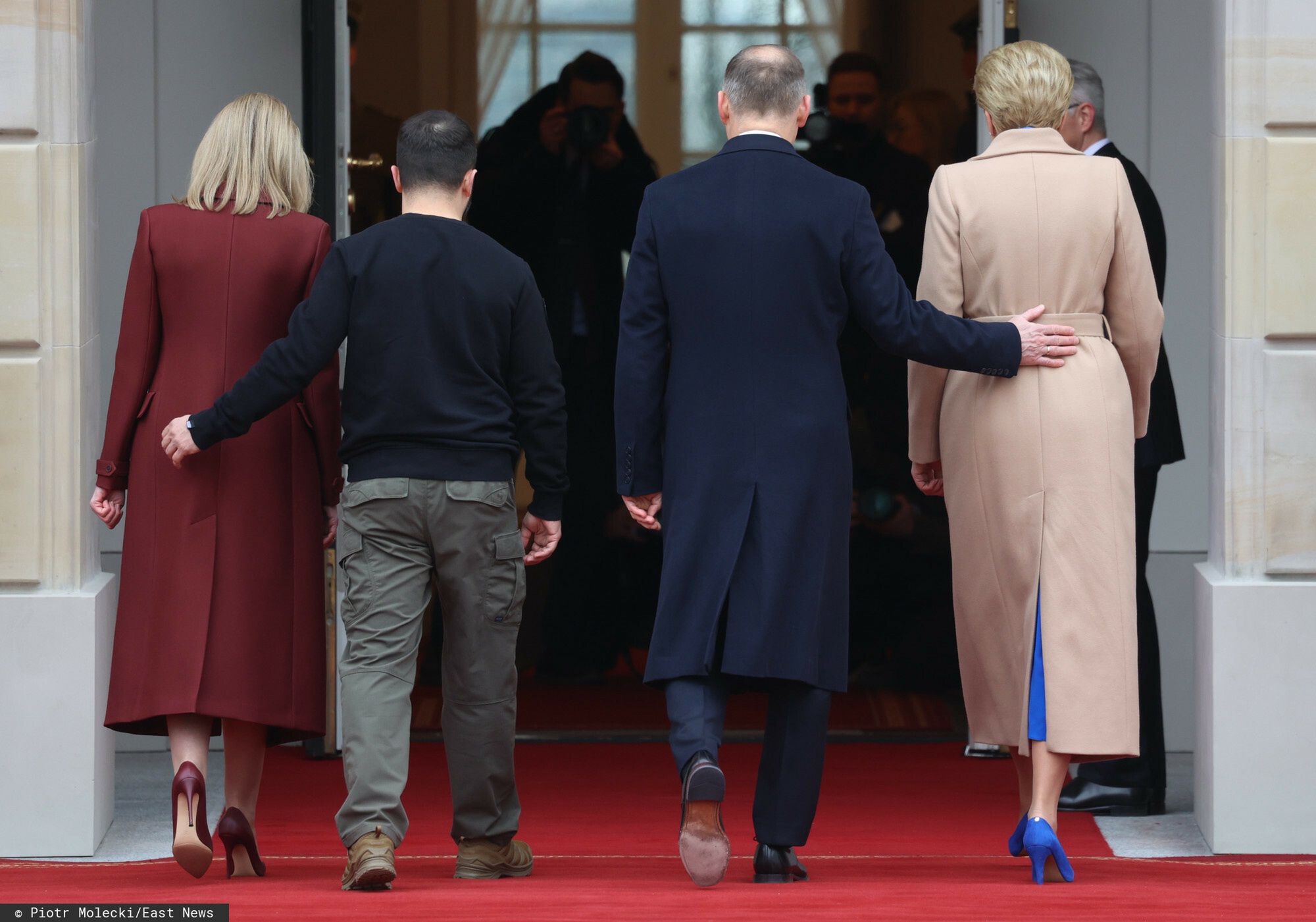 Andrzej i Agata Dudowie witają Wołodymyra i Ołenę Zełenskich w Warszawie