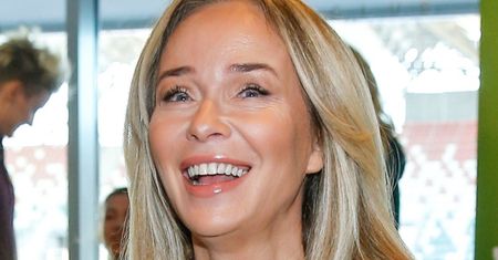 Joanna Przetakiewicz ćwiczy w poduszkach i motywuje znad gołych bioder: "Poradzisz sobie. Tylko daj sobie szansę"
