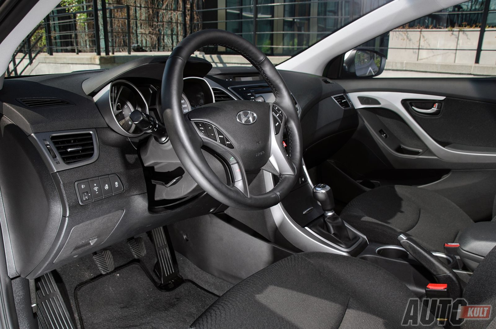 Hyundai Elantra 1,6 MPI Style - test [galeria zdjęć] 11
