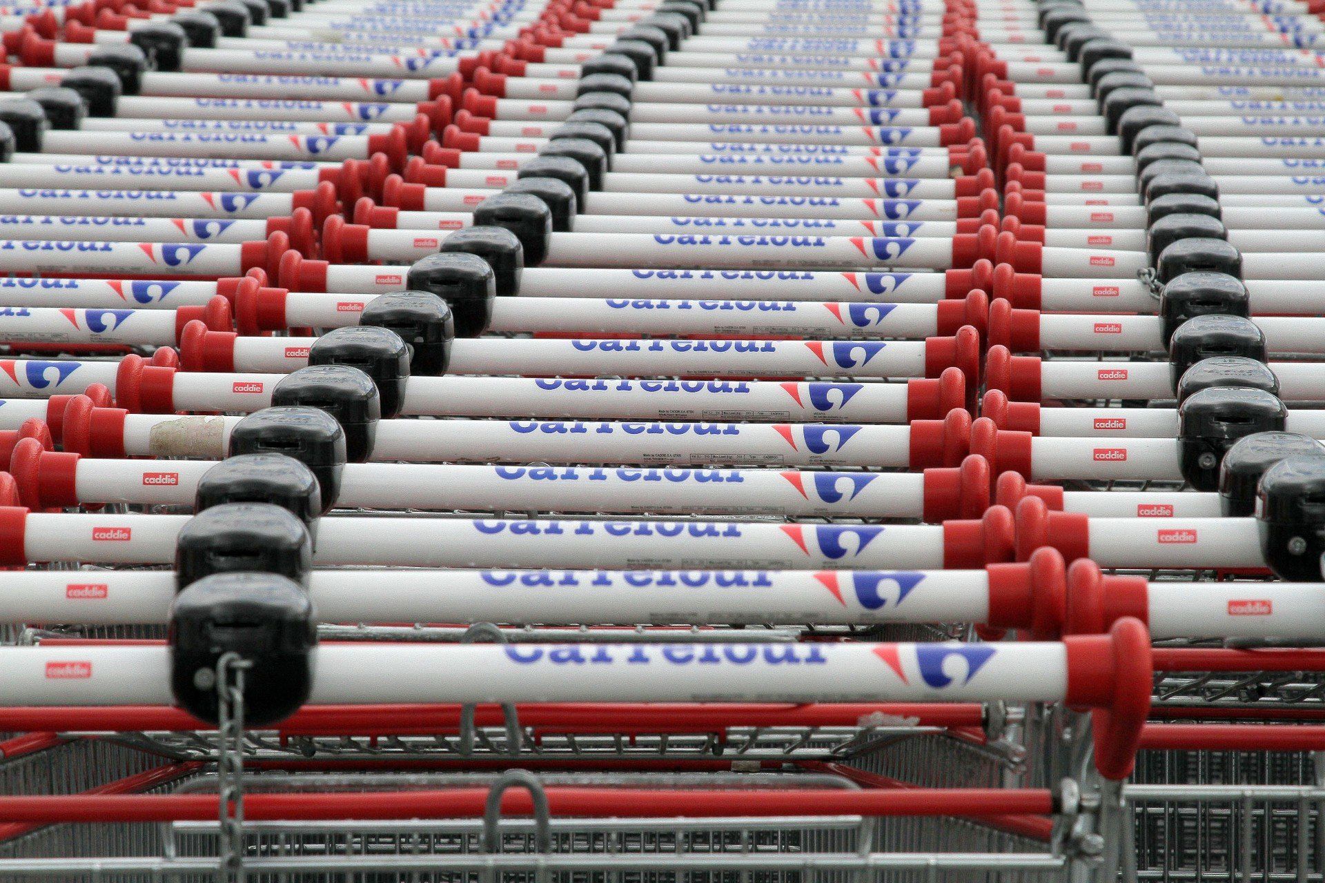 Sklepy Carrefour w długi sierpniowy weekend - 14, 15, 16 i 17 sierpnia. Godziny otwarcia